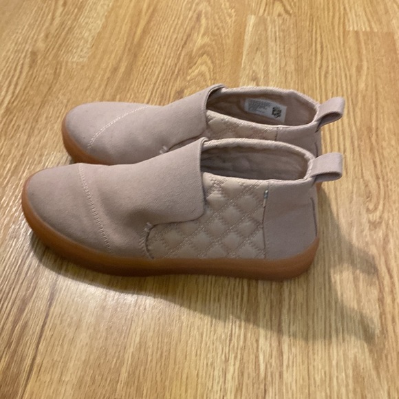 TOMS women’s high top slip on sneakers. - Picture 2 of 7